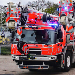 Neue Feuerwehrkrane für die Berufsfeuerwehr der Stadt Köln