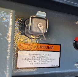 Batterieladeanschluss